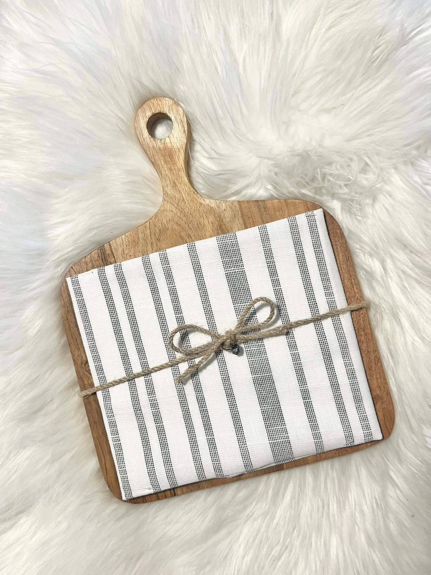 Acacia Charcuterie Board with Hand Towel. Includes Custom Engrave (9"x8")